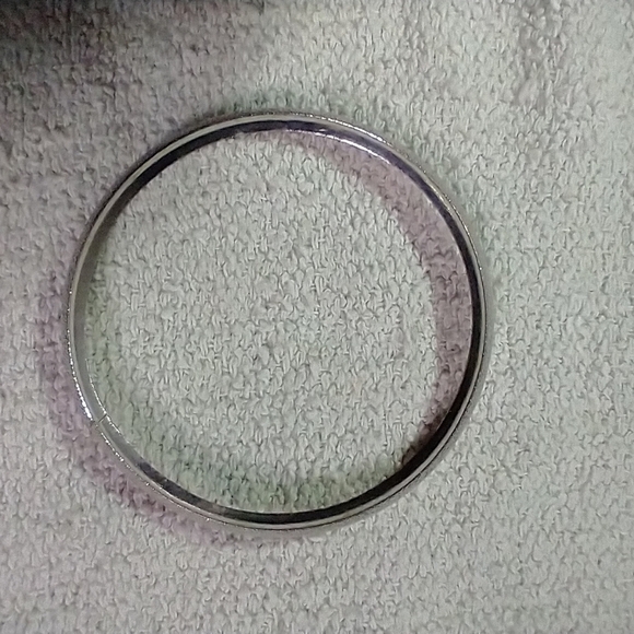 Silvertone textured bangle bracelet - Picture 3 of 4